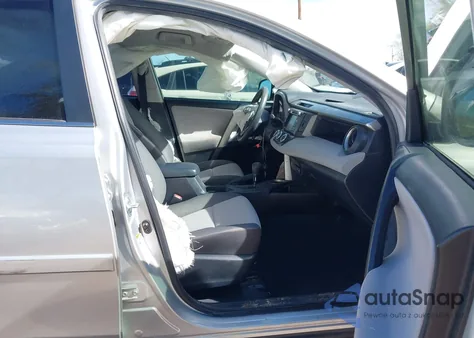 2015 Toyota Rav4 Le z USA, uszkodzony, nr VIN JTMBFREV4FD129067